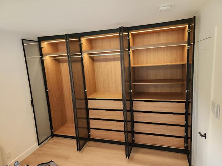 Custom walk-in closet manufacturing Montreal
